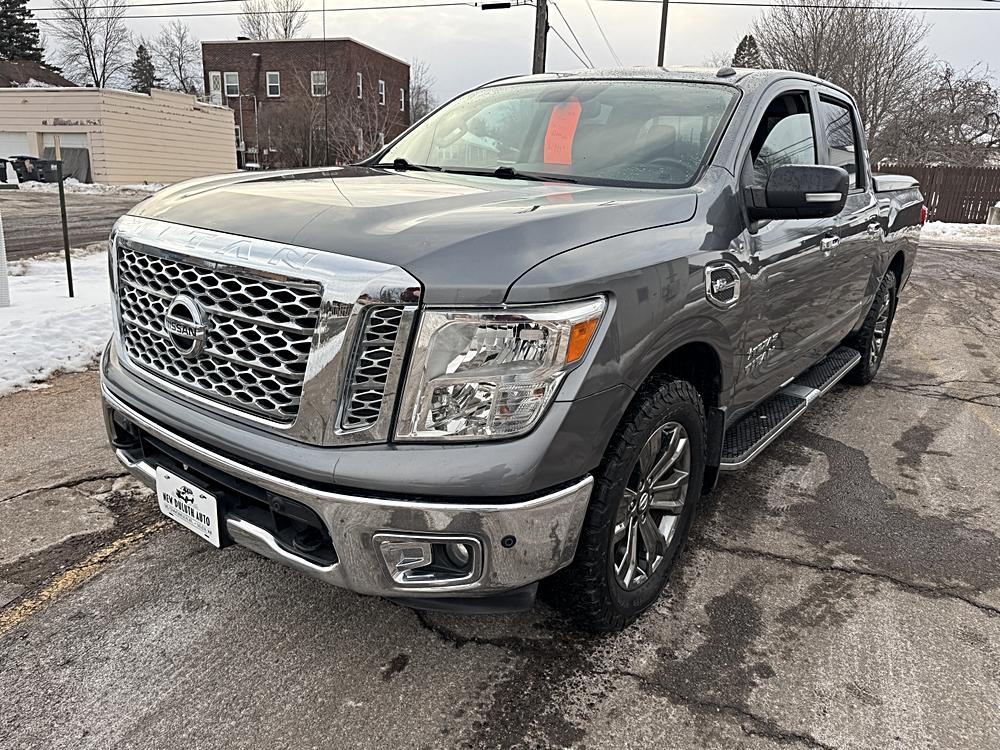 2017 Nissan Titan SV's photo