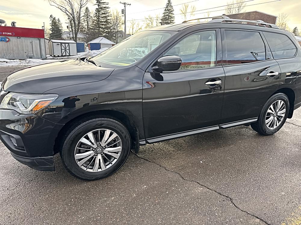 2020 Nissan Pathfinder S's photo