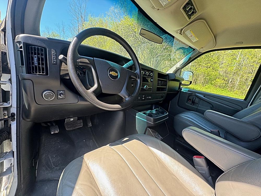 2014 Chevrolet Express Passenger LS - Photo 10