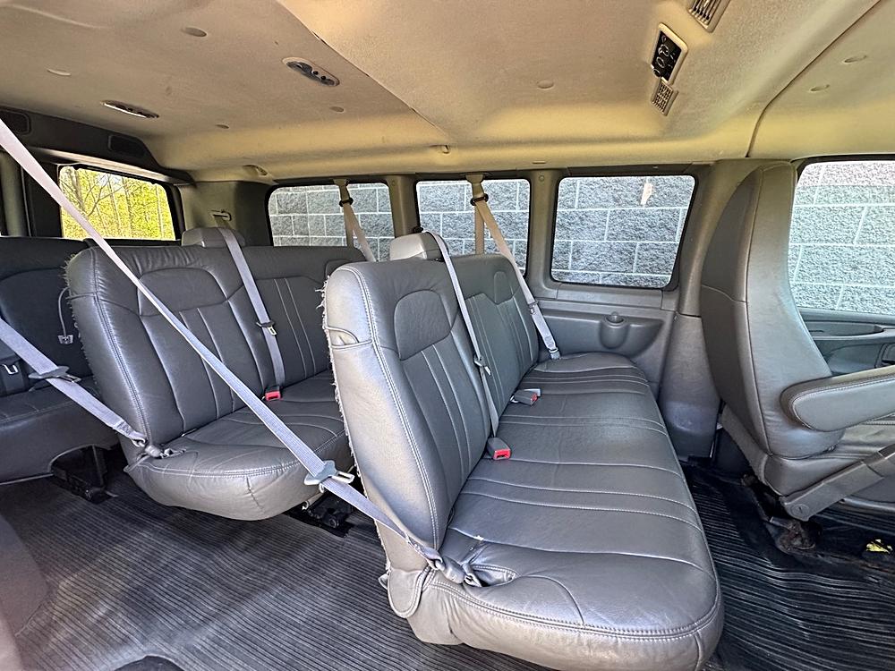 2014 Chevrolet Express Passenger LS - Photo 12