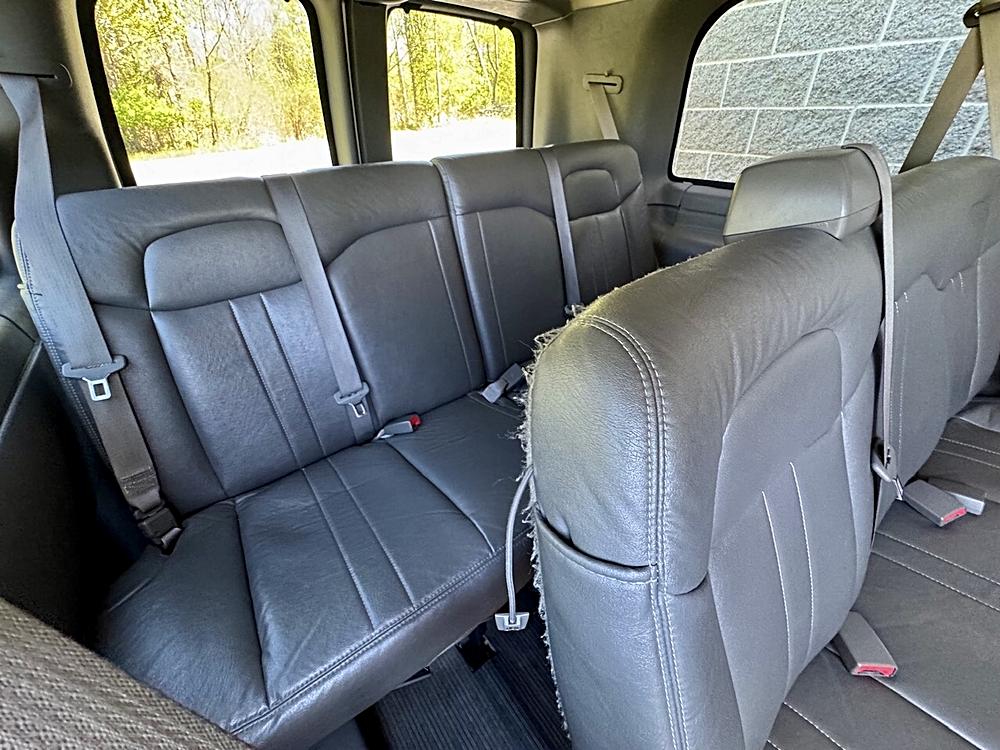 2014 Chevrolet Express Passenger LS - Photo 16