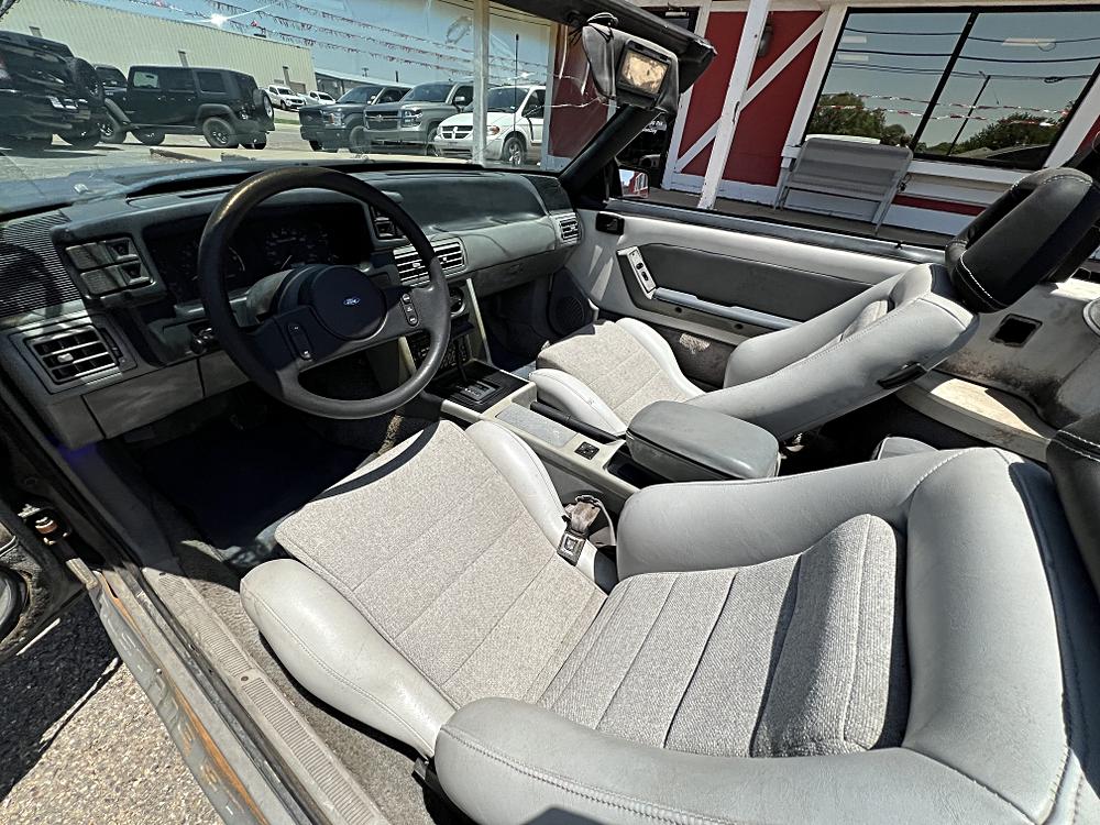 1987 Ford Mustang - Photo 12
