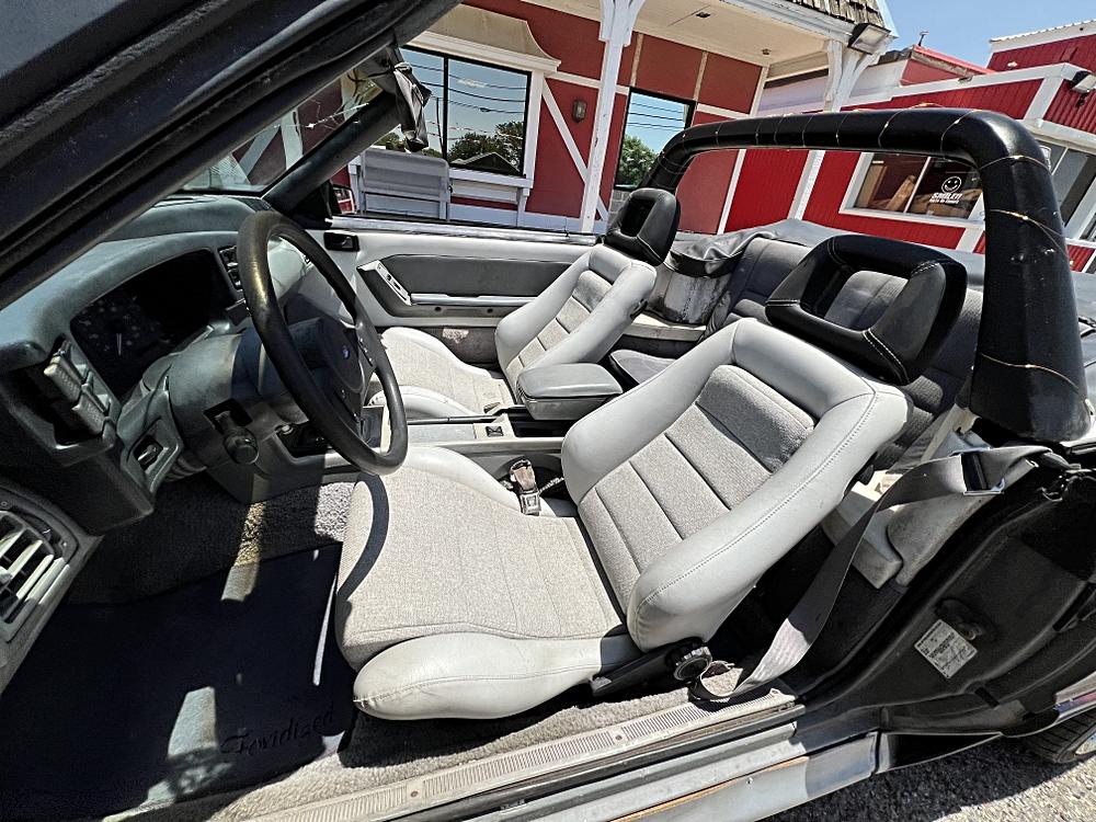 1987 Ford Mustang - Photo 11