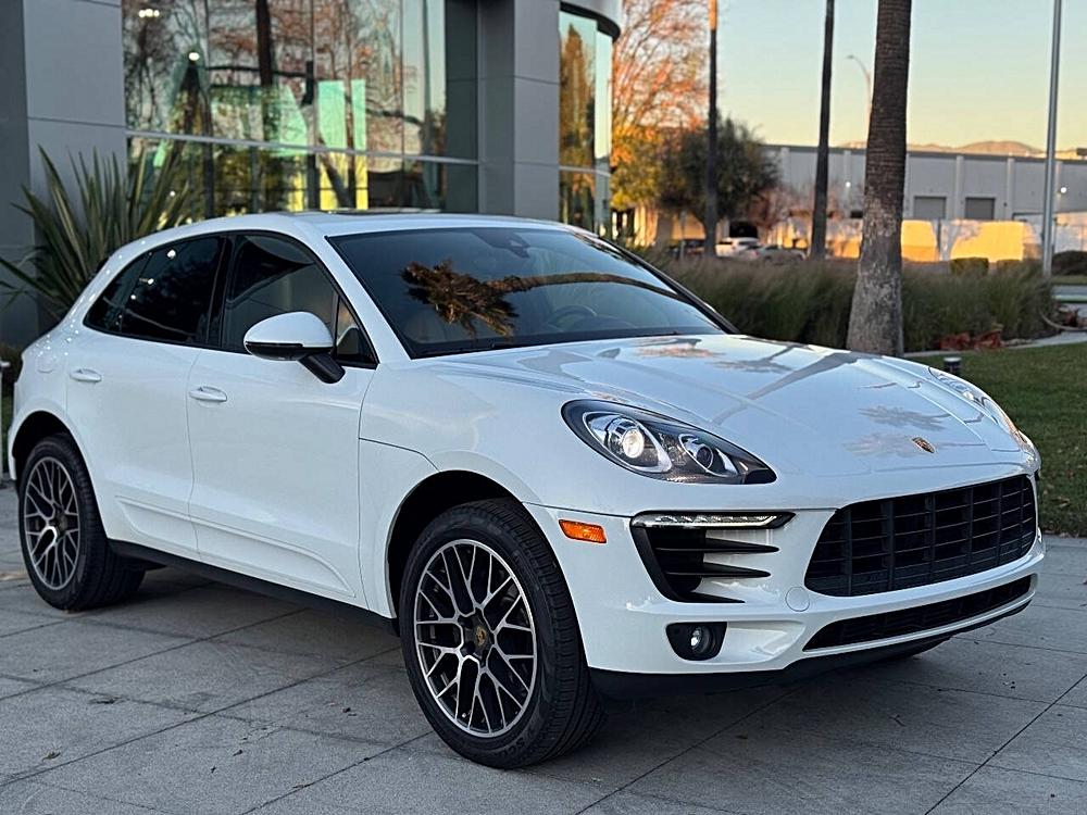 2017 Porsche Macan Base's photo