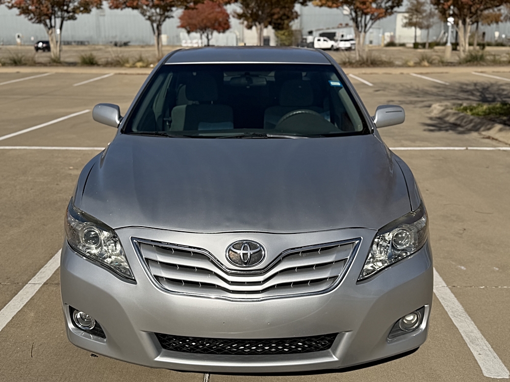 2011 Toyota Camry LE's photo