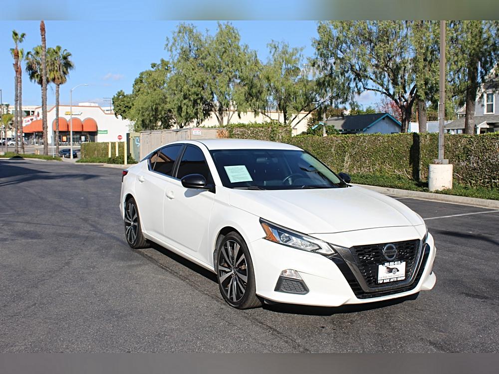 2019 Nissan Altima SR's photo