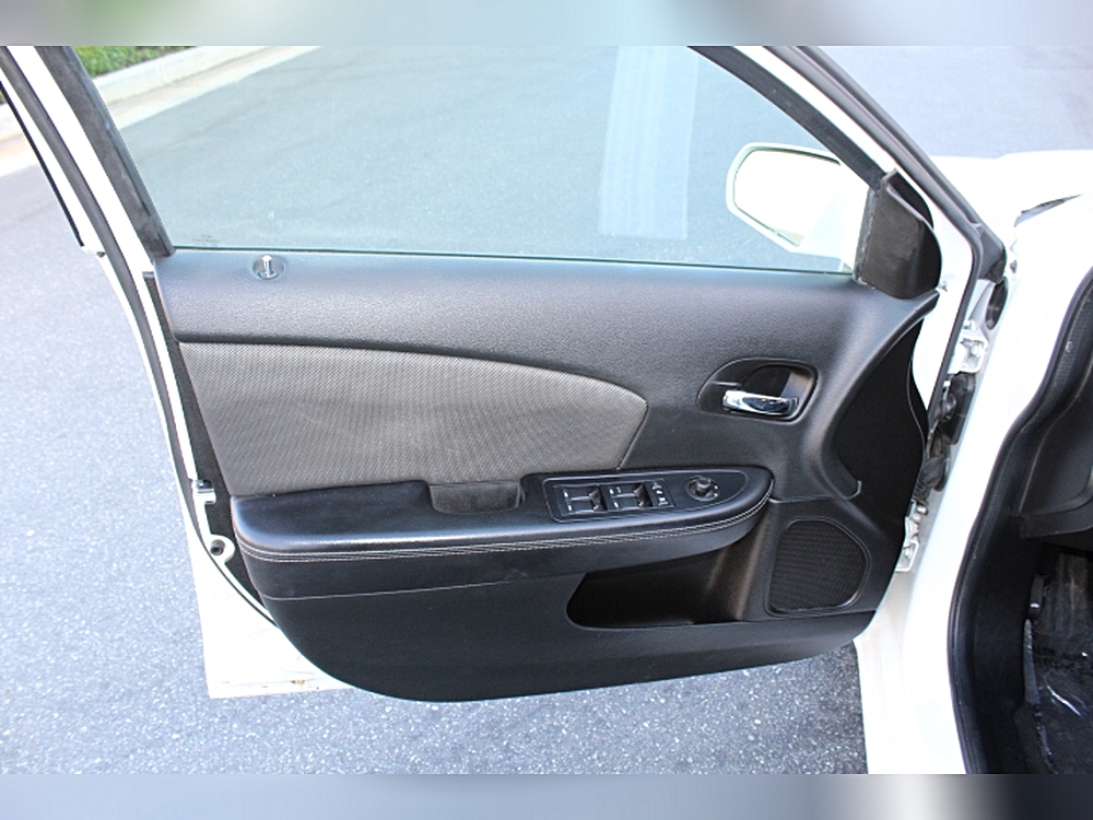 2014 Dodge Avenger SE - Photo 9