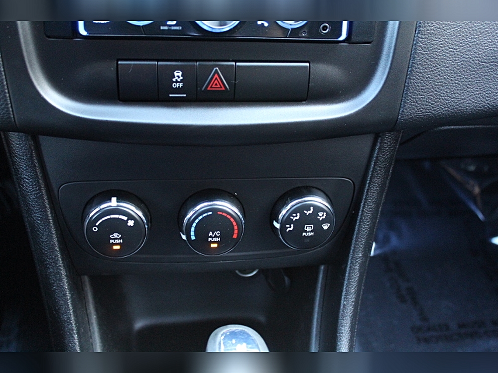 2014 Dodge Avenger SE - Photo 21