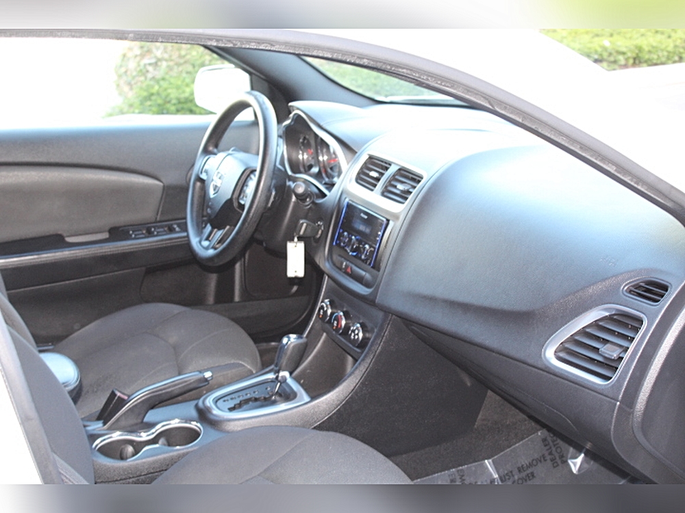 2014 Dodge Avenger SE - Photo 14