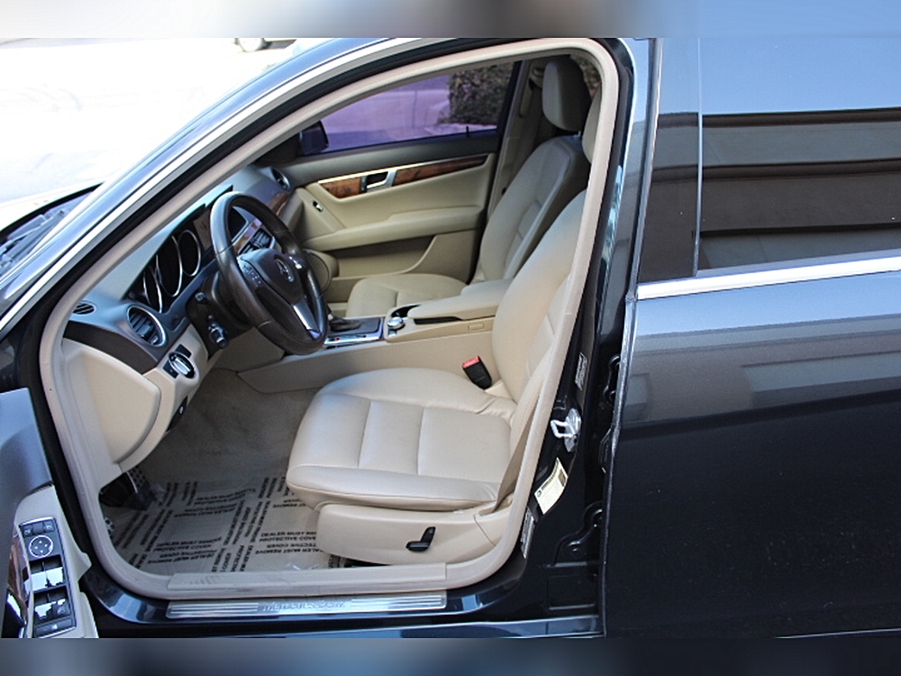 2012 Mercedes-Benz C-Class C250 Luxury thumbnail 10