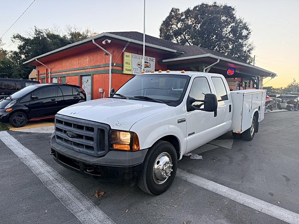2006 Ford F-350 Super Duty Chassis Cab XL's photo