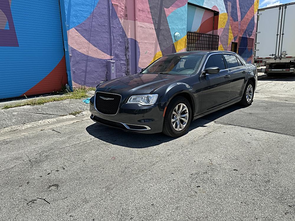 2016 Chrysler 300 Limited's photo
