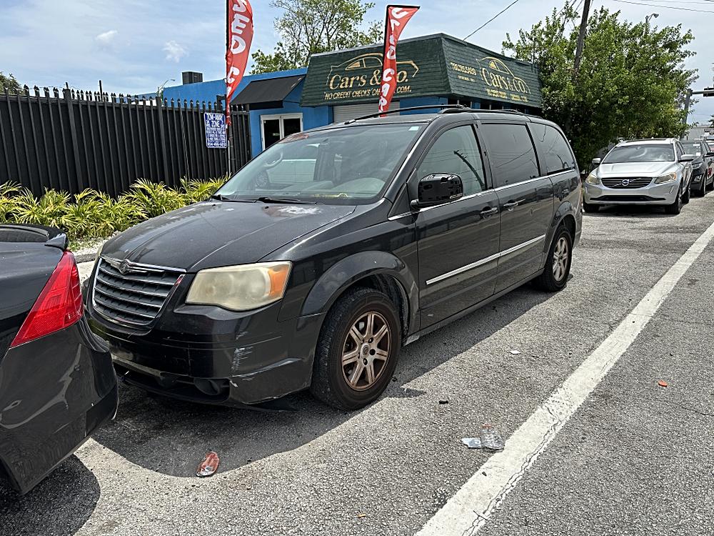 2010 Chrysler Town & Country Touring Plus's photo