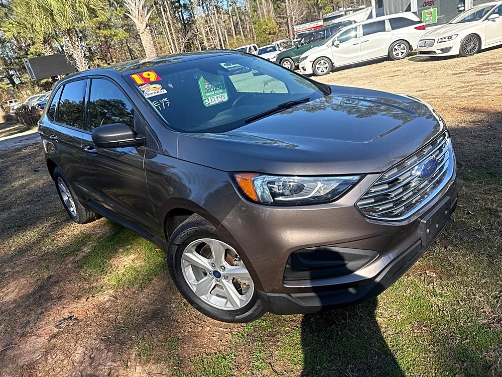 2019 Ford Edge SE's photo
