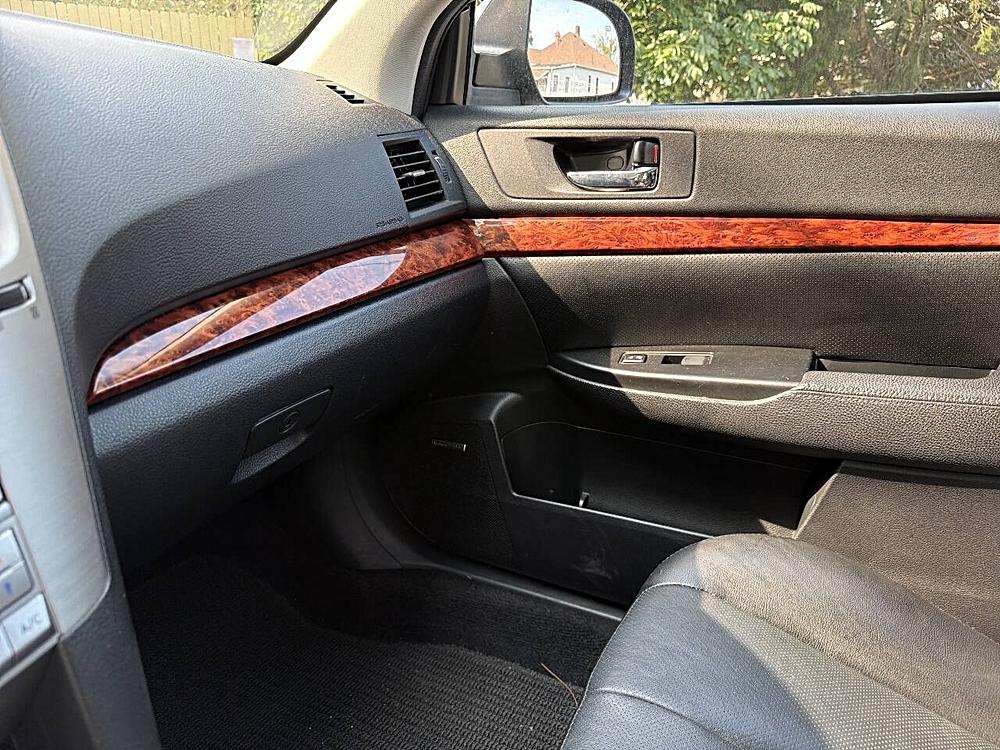 2011 Subaru Outback I Limited - Photo 12