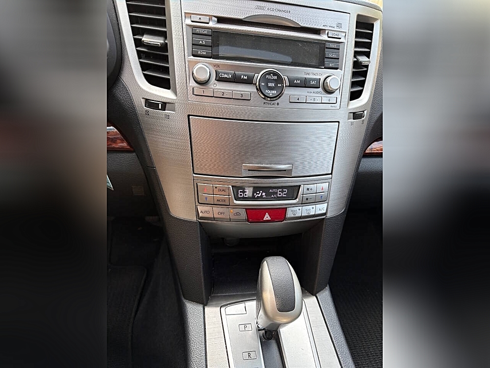 2011 Subaru Outback I Limited - Photo 10