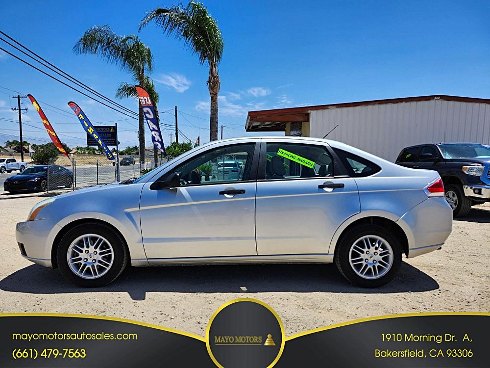 2010 Ford Focus SE's photo