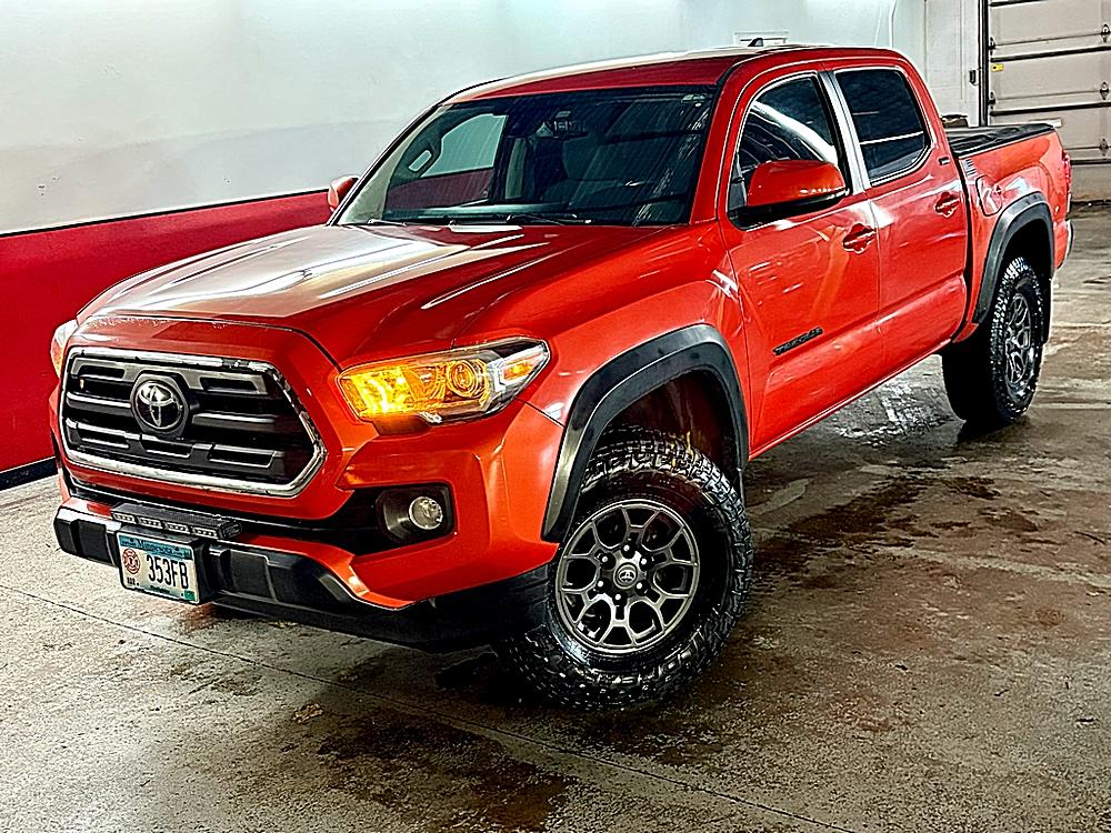 2018 Toyota Tacoma SR5's photo