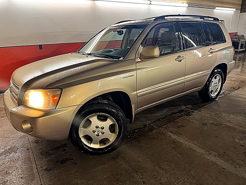2004 Toyota Highlander Base's photo