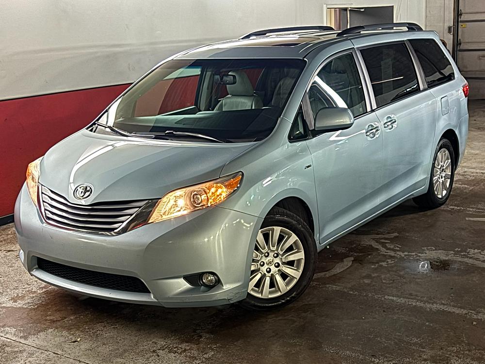 2016 Toyota Sienna XLE V6 AWD 7-Passenger's photo