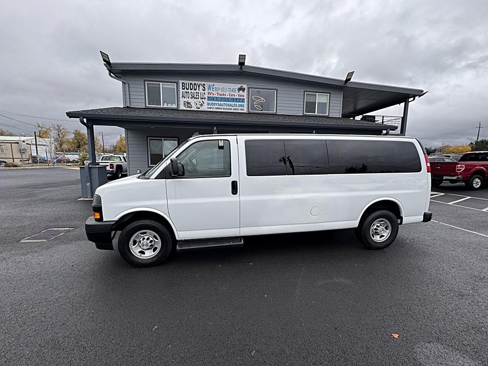 2023 Chevrolet Express Passenger LS's photo