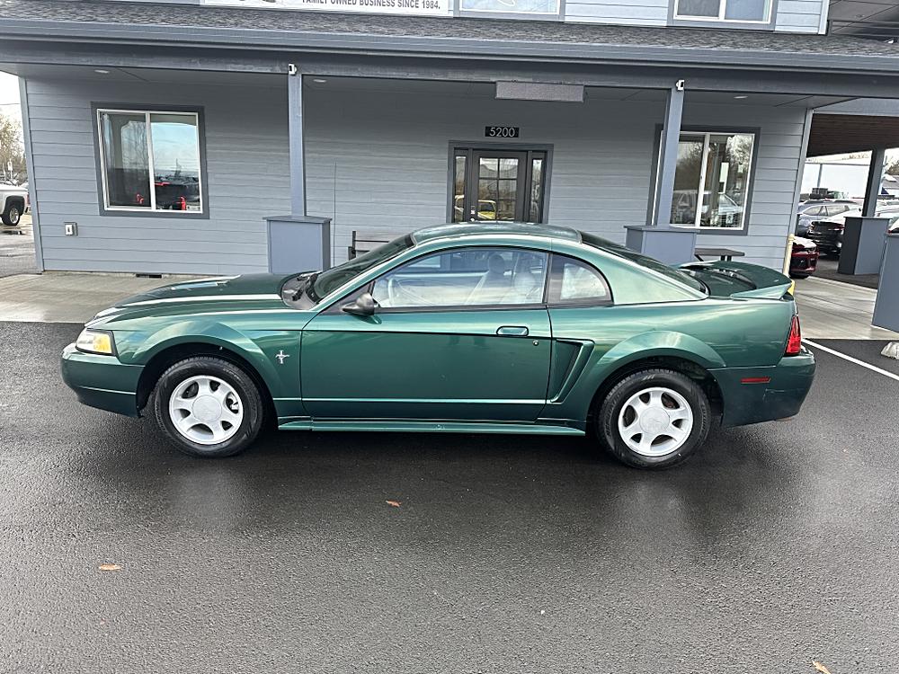 2000 Ford Mustang Base's photo