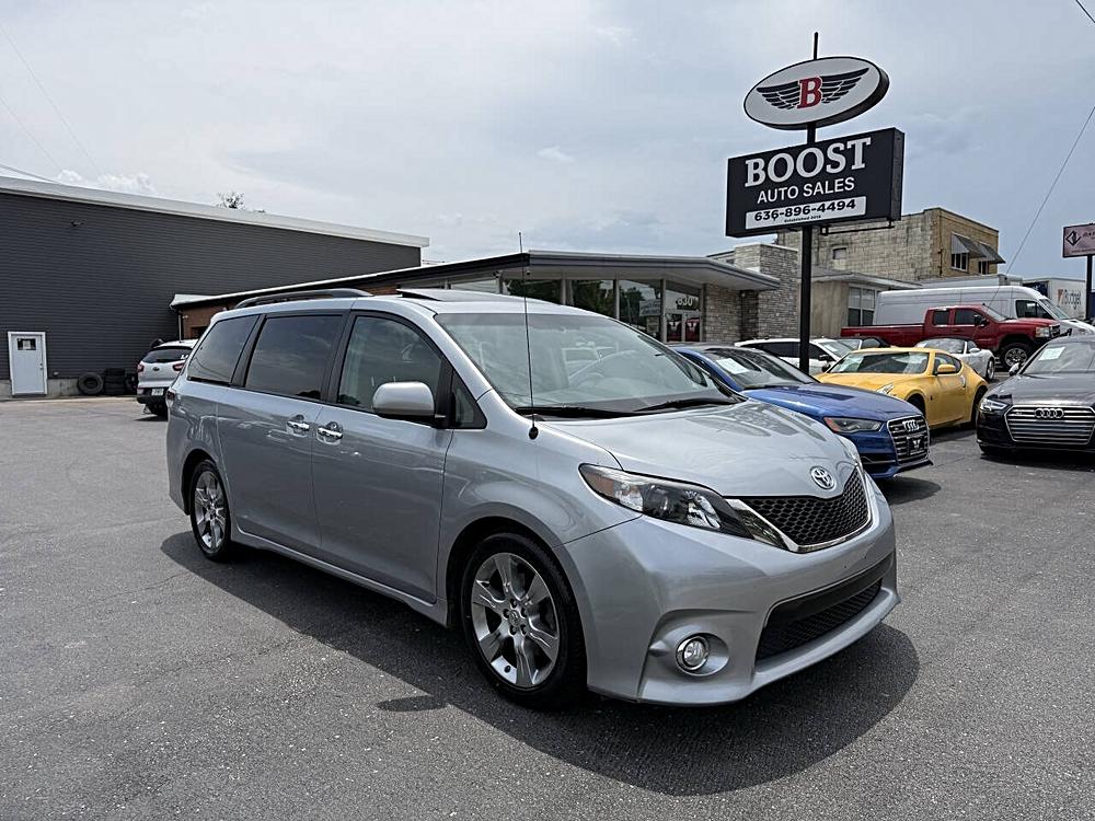 2014 Toyota Sienna SE V6 8-Passenger's photo
