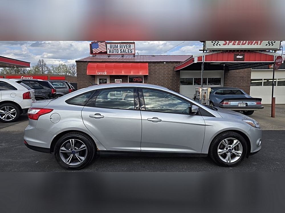 2013 Ford Focus Sedan SE's photo