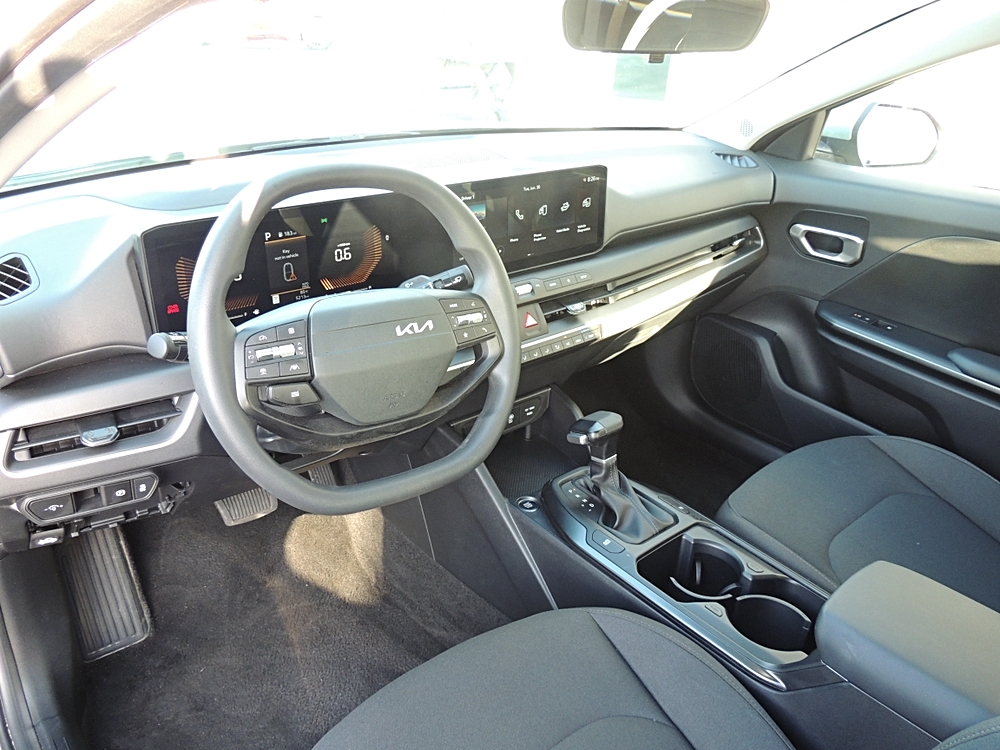 2026 Kia K4 LXS - Photo 12