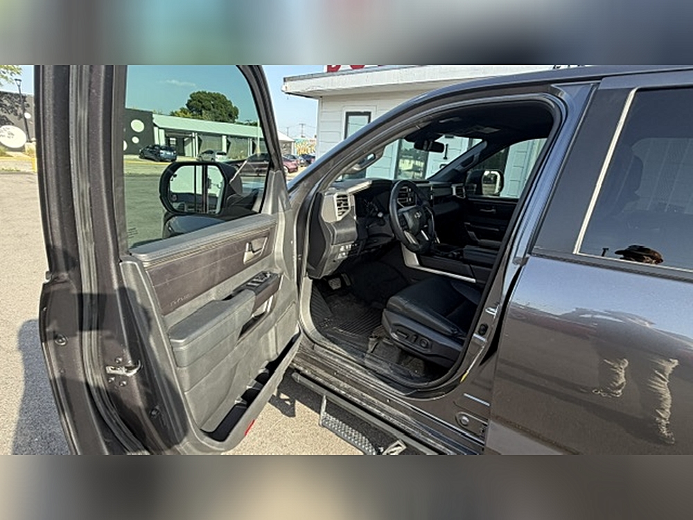 2025 Toyota Tundra SR5 - Photo 15