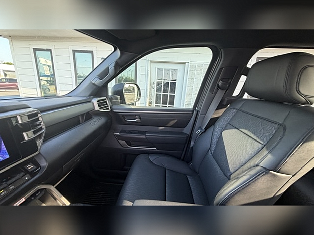 2025 Toyota Tundra SR5 - Photo 17