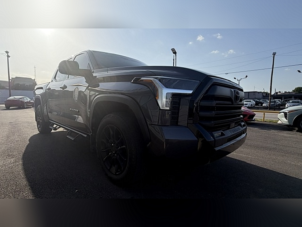 2025 Toyota Tundra SR5 - Photo 11