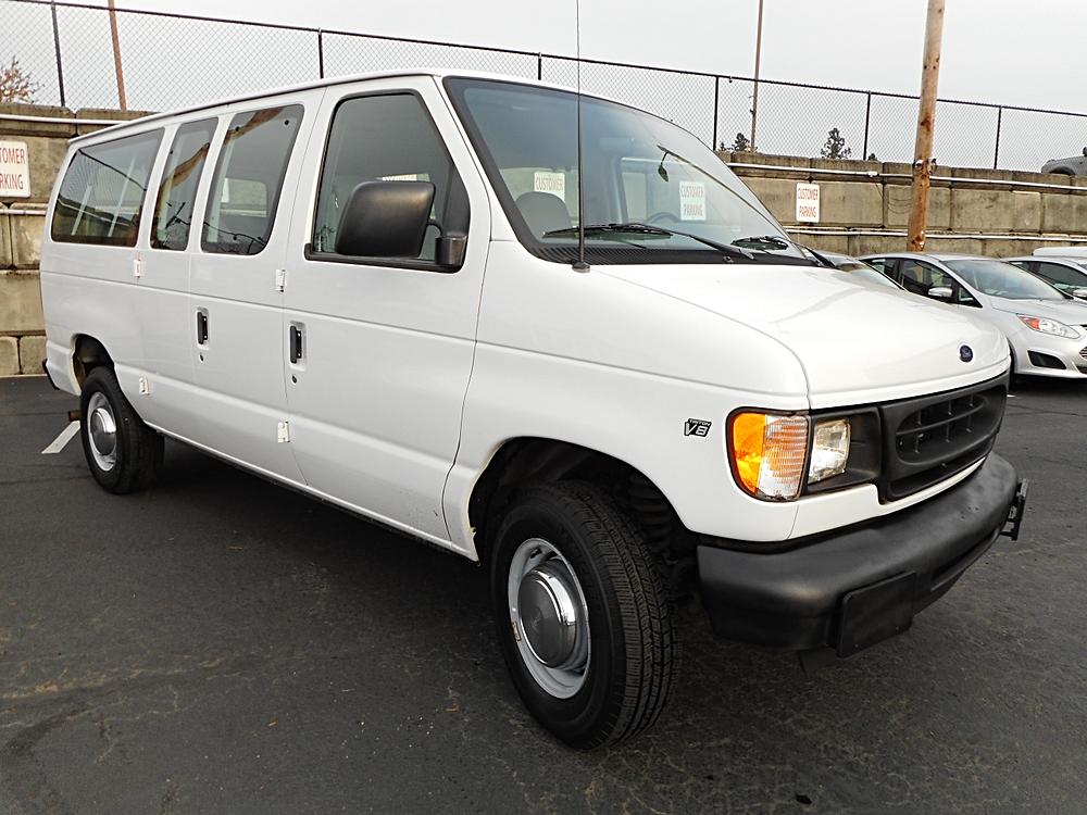 2002 Ford Econoline Wagon XL's photo