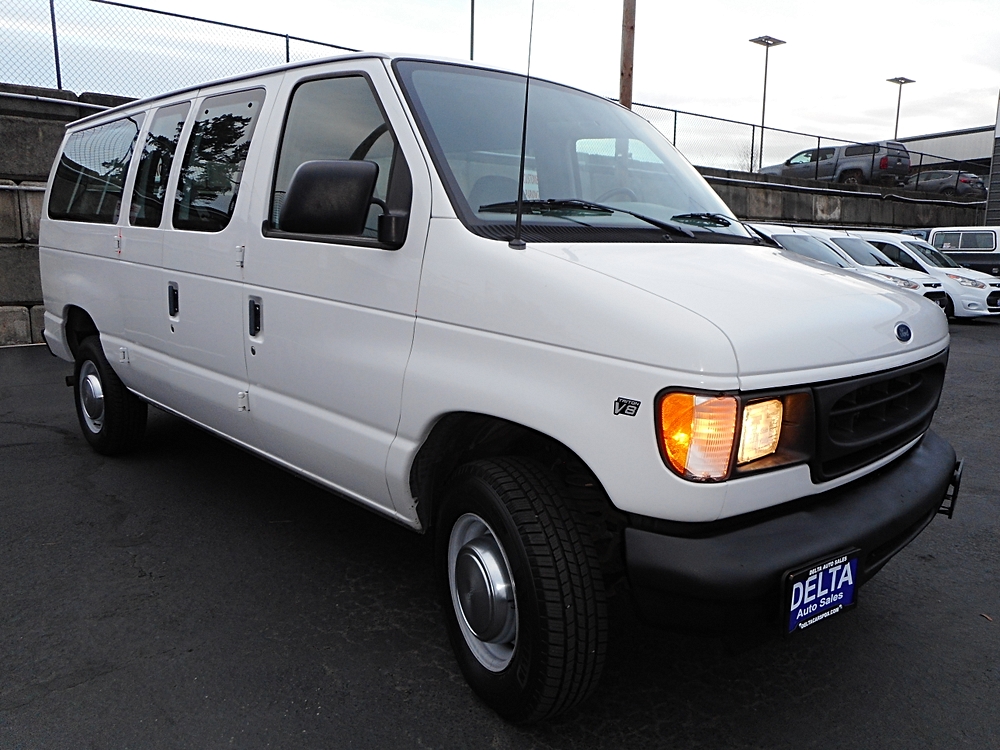 2002 Ford Econoline Wagon XL's photo