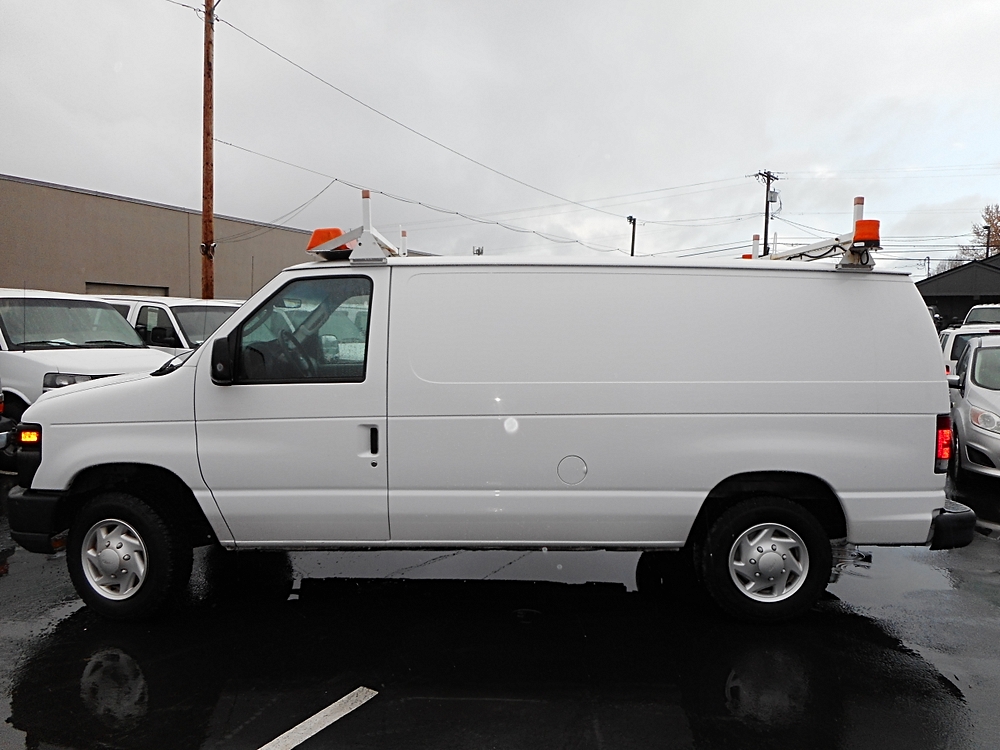 2008 Ford E-Series Econoline Van Commercial's photo