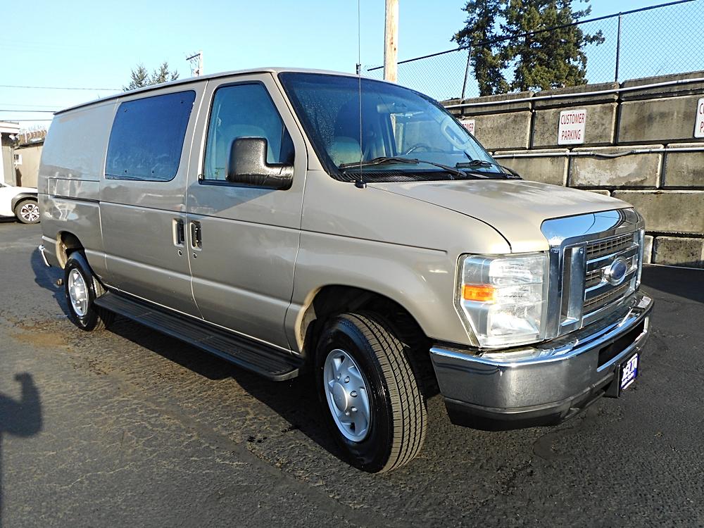 2008 Ford E-Series Econoline Van Commercial's photo