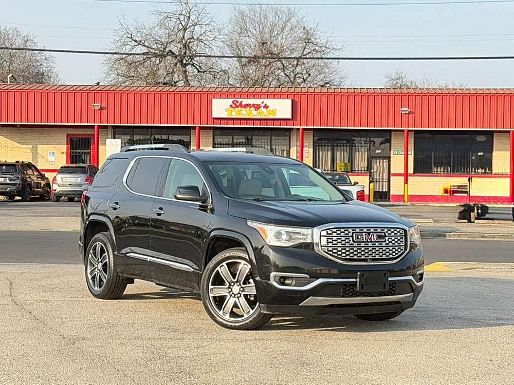 2018 GMC Acadia Denali's photo