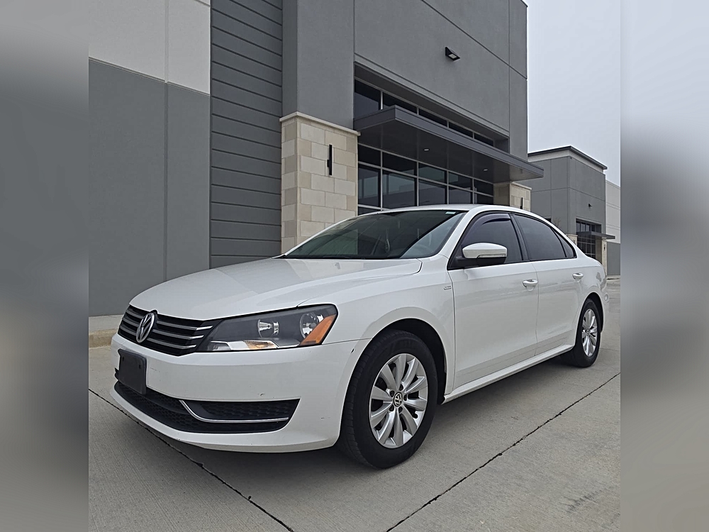 2014 Volkswagen Passat's photo