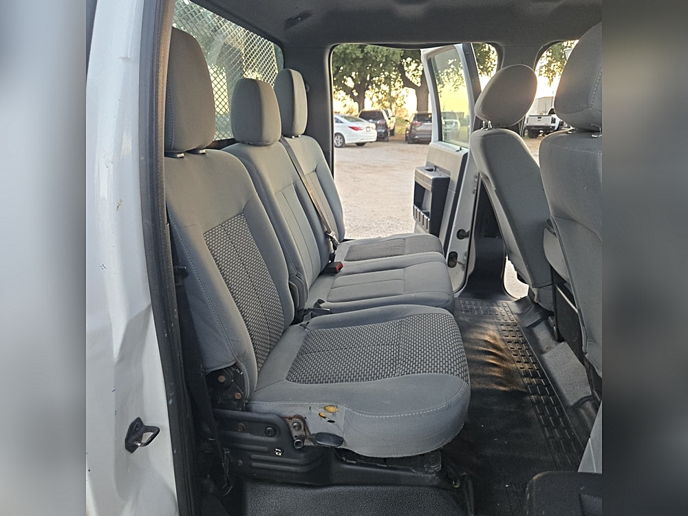 2012 Ford F-550 - Photo 18