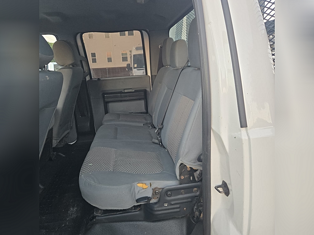 2012 Ford F-550 - Photo 13