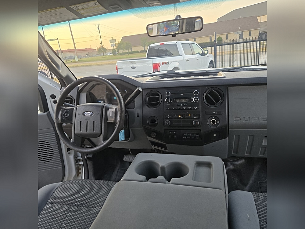 2012 Ford F-550 - Photo 19