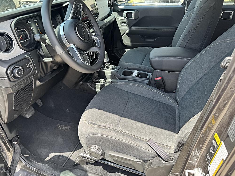 2026 Jeep Wrangler 4-Door Sahara - Photo 13