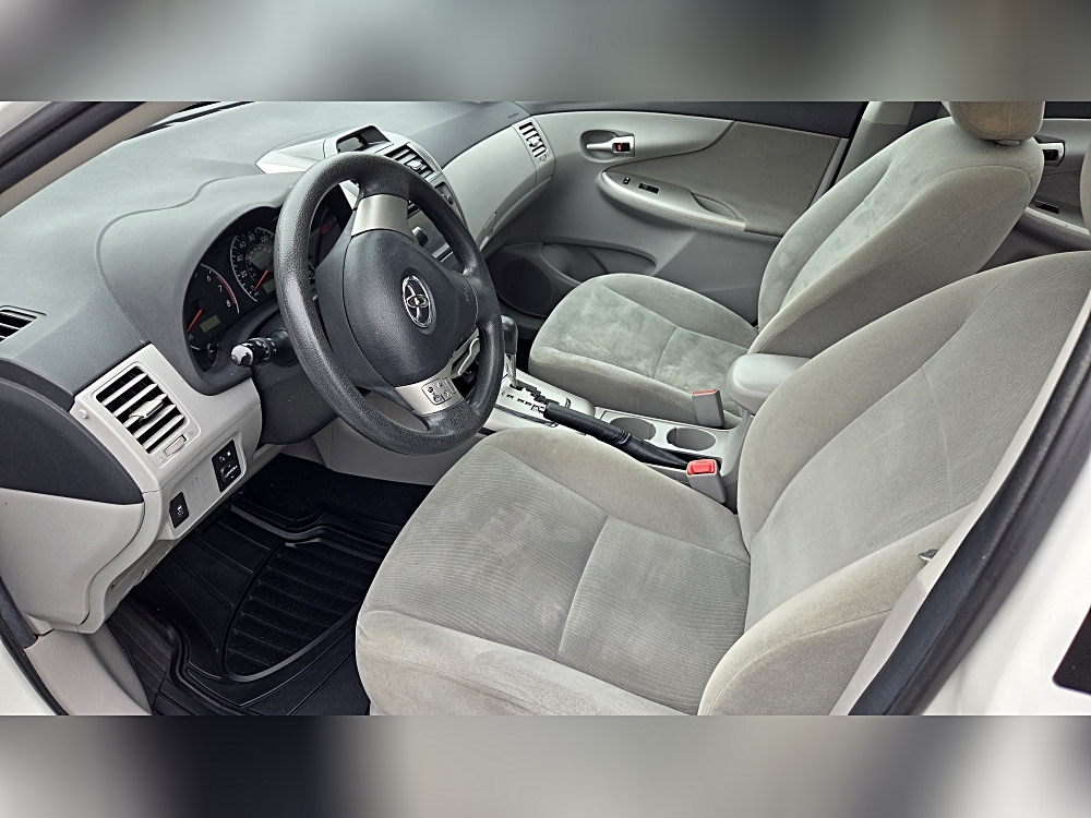 2013 Toyota Corolla LE - Photo 10