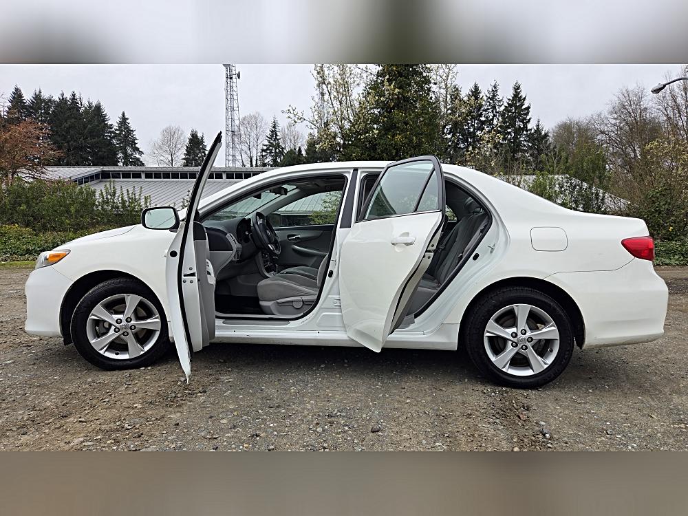 2013 Toyota Corolla LE - Photo 9