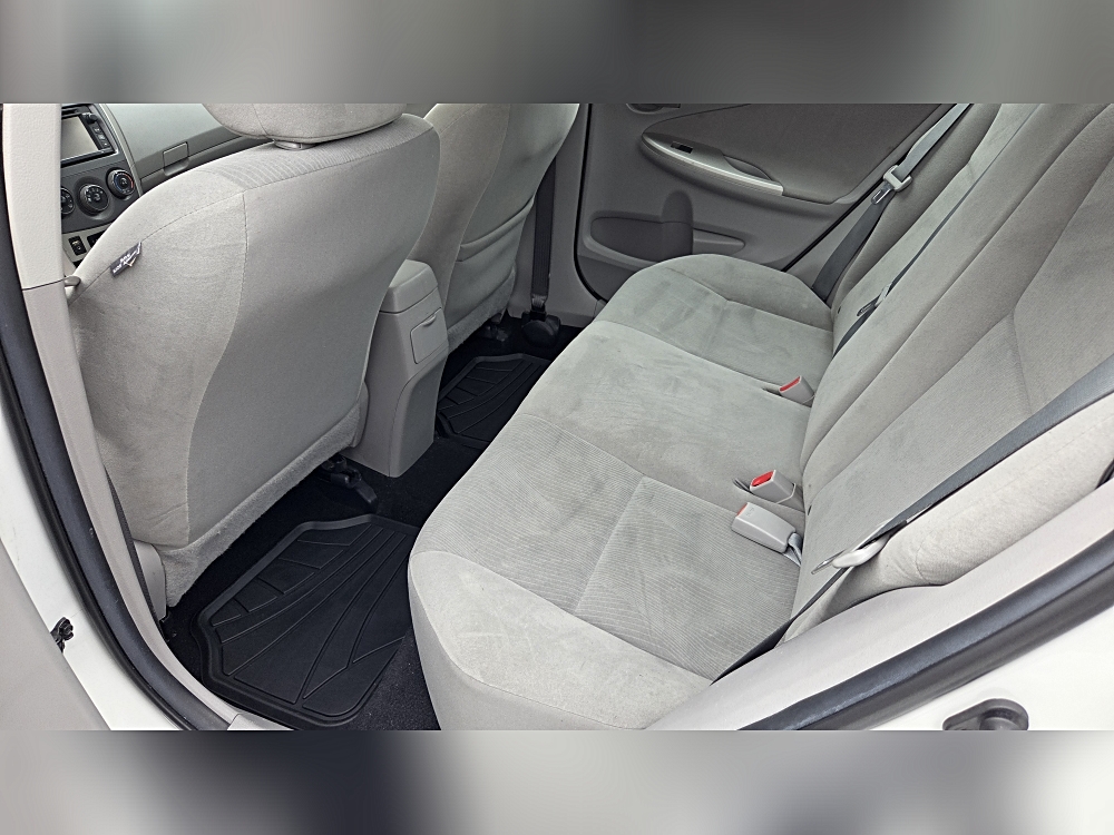 2013 Toyota Corolla LE - Photo 11