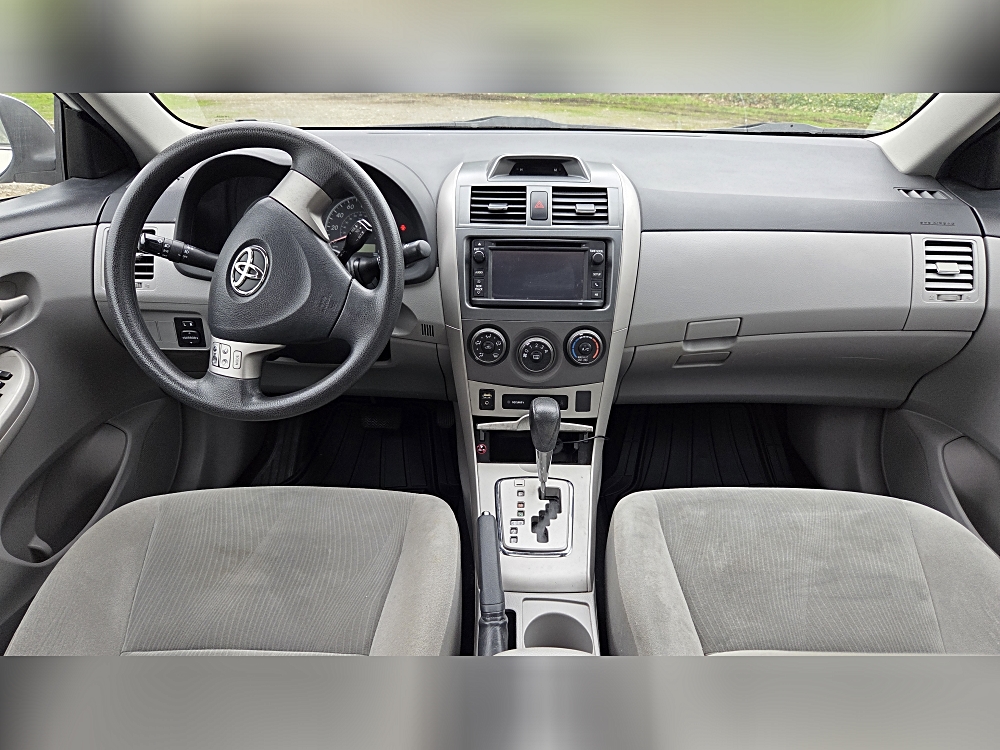 2013 Toyota Corolla LE - Photo 12