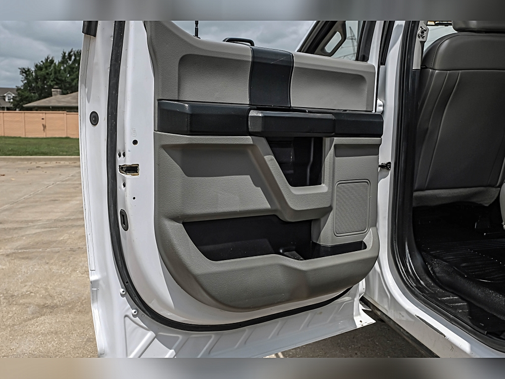 2019 Ford F-350 Super Duty Chassis Cab XL - Photo 38