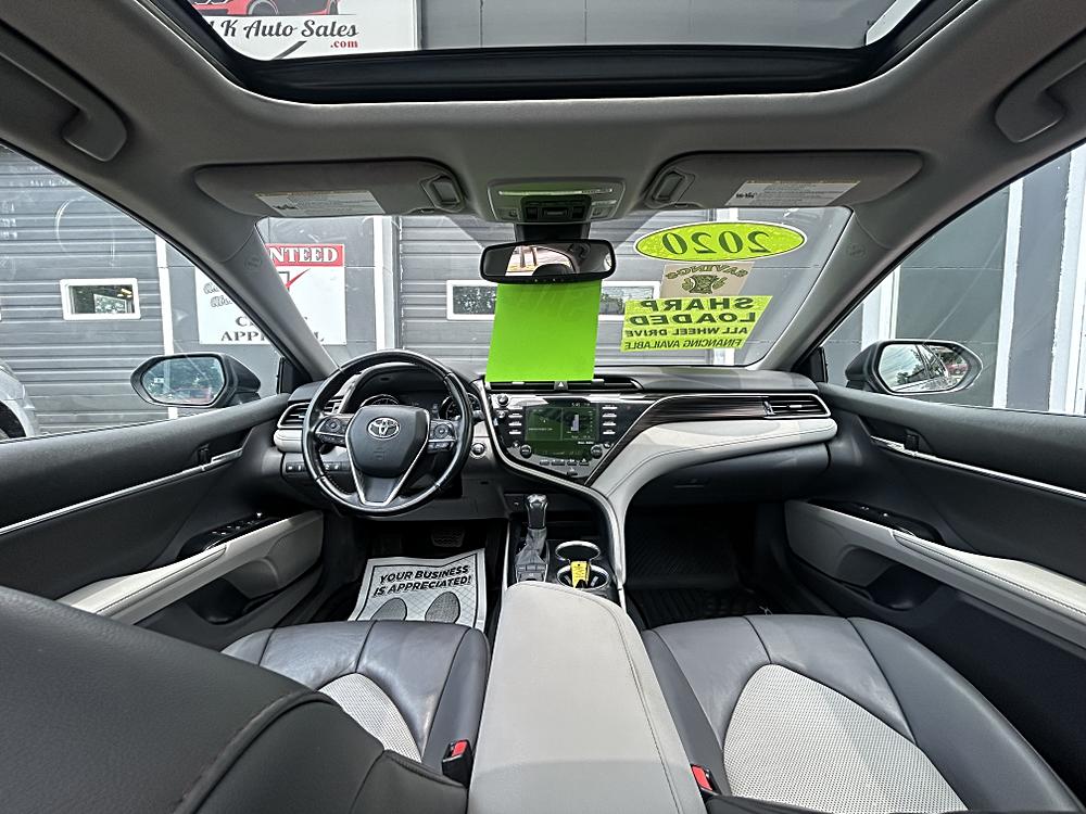 2020 Toyota Camry XLE - Photo 9