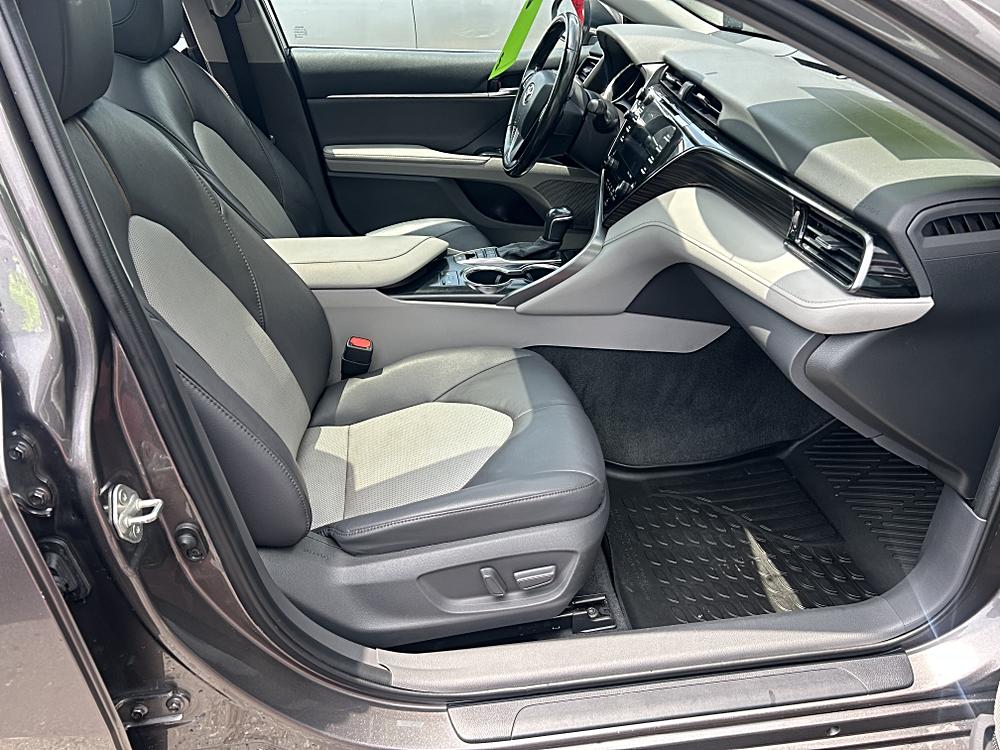 2020 Toyota Camry XLE - Photo 16
