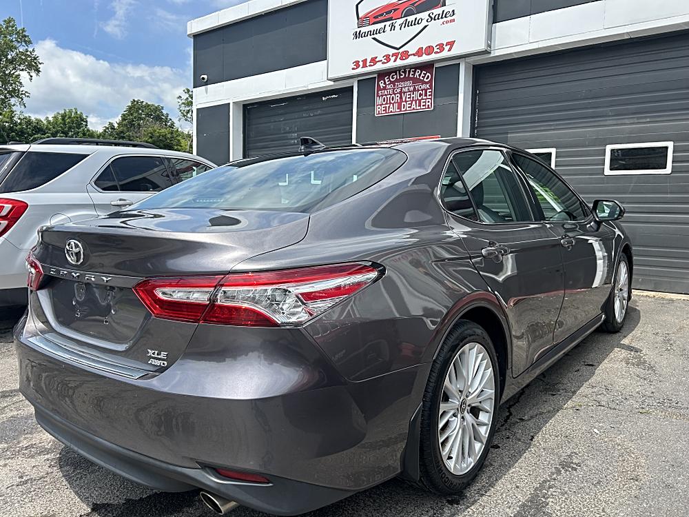 2020 Toyota Camry XLE - Photo 8